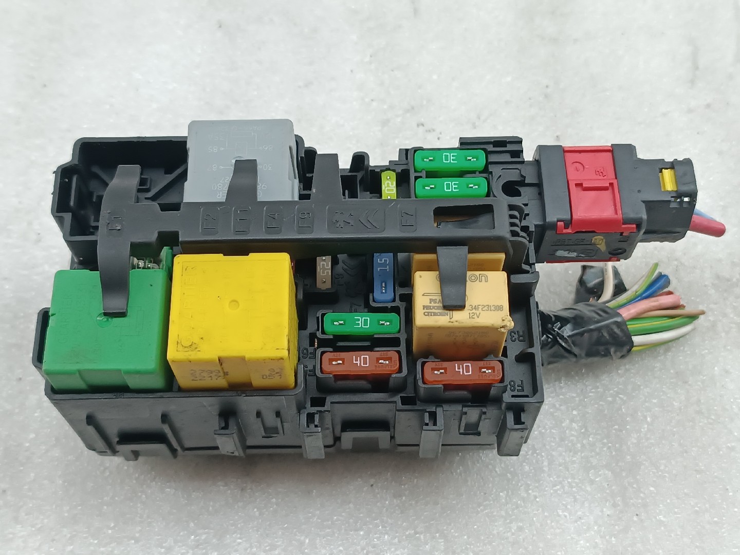 Caixa de fusíveis e relés PEUGEOT 5008 II | 16 -  Imagem-1