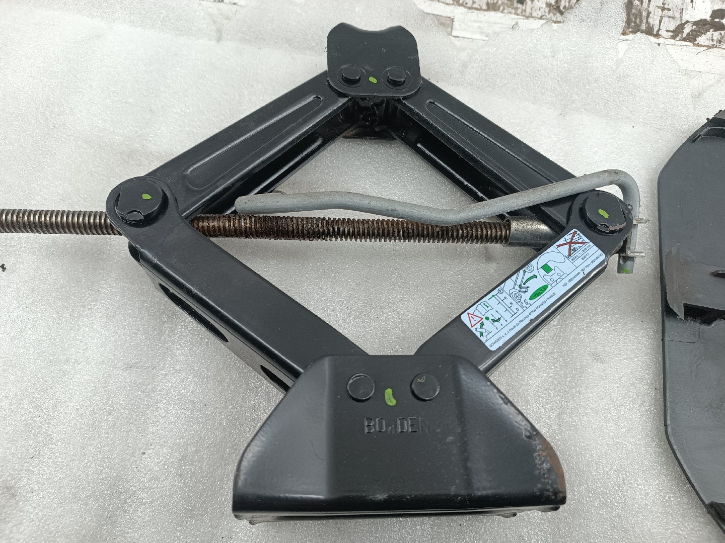 Kit de troca de pneu PEUGEOT 5008 II | 16 -  Imagem-1