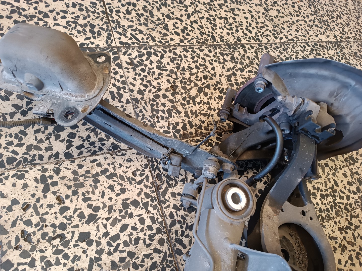 Eixo traseiro VOLKSWAGEN PASSAT (3C2) | 05 - 10 Imagem-2