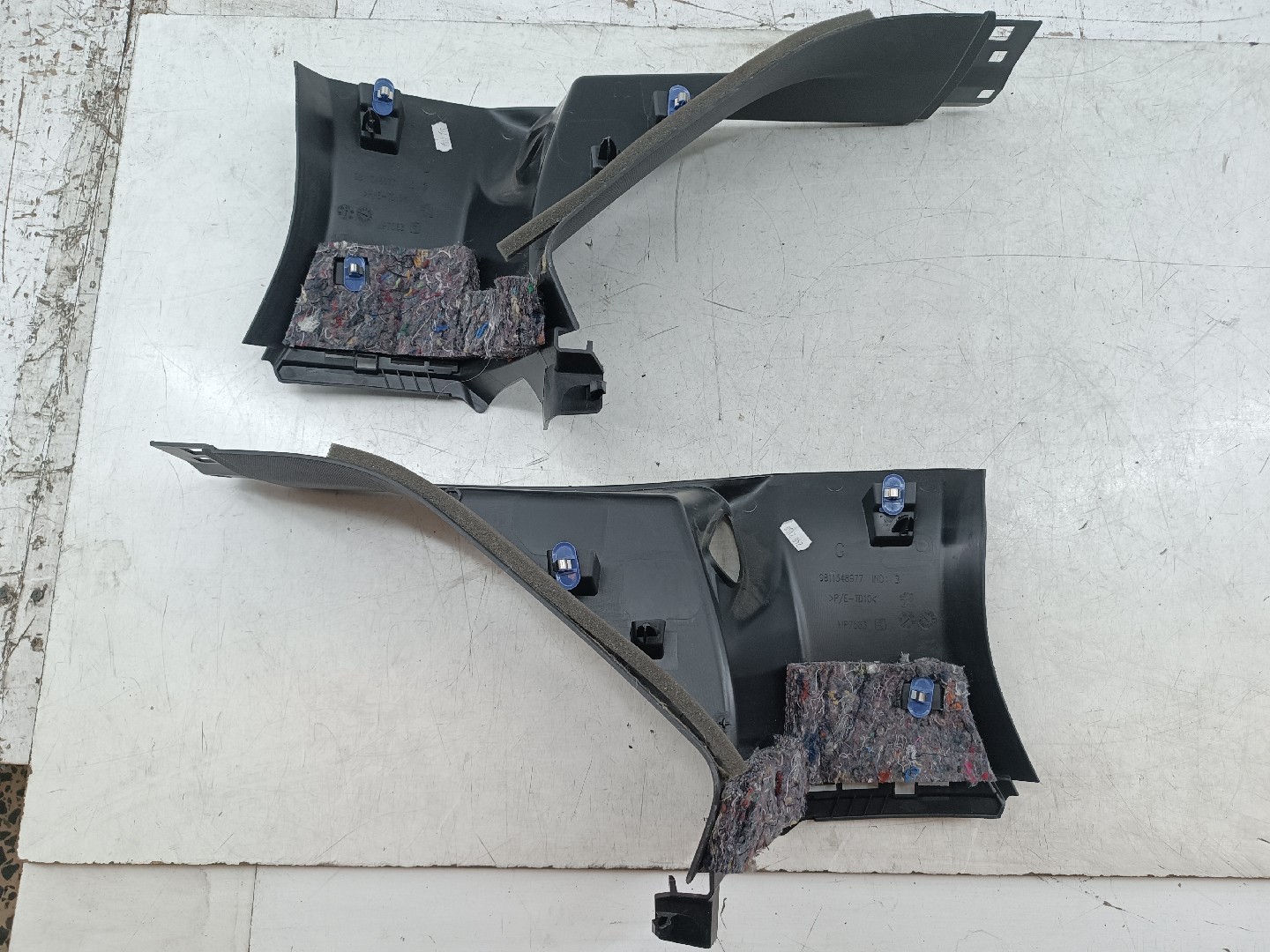 Moldura de pilar C PEUGEOT 5008 II | 16 - 