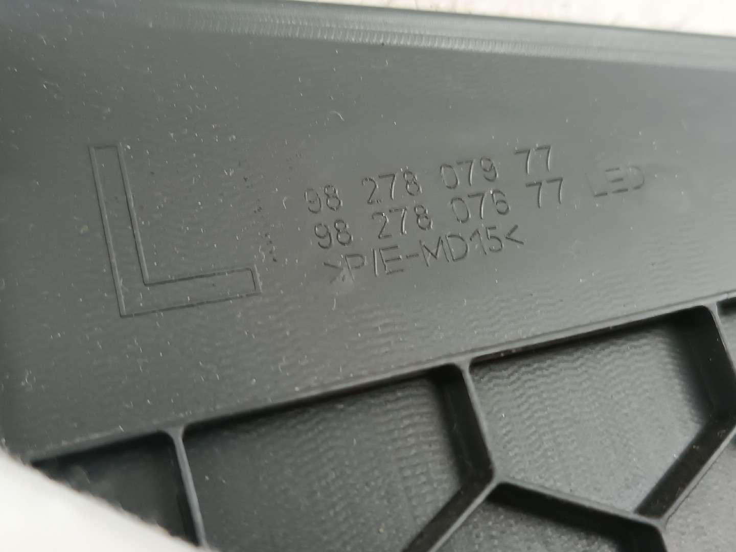 Acabamento de consola central PEUGEOT 3008 SUV (M_) | 16 -  Imagem-1