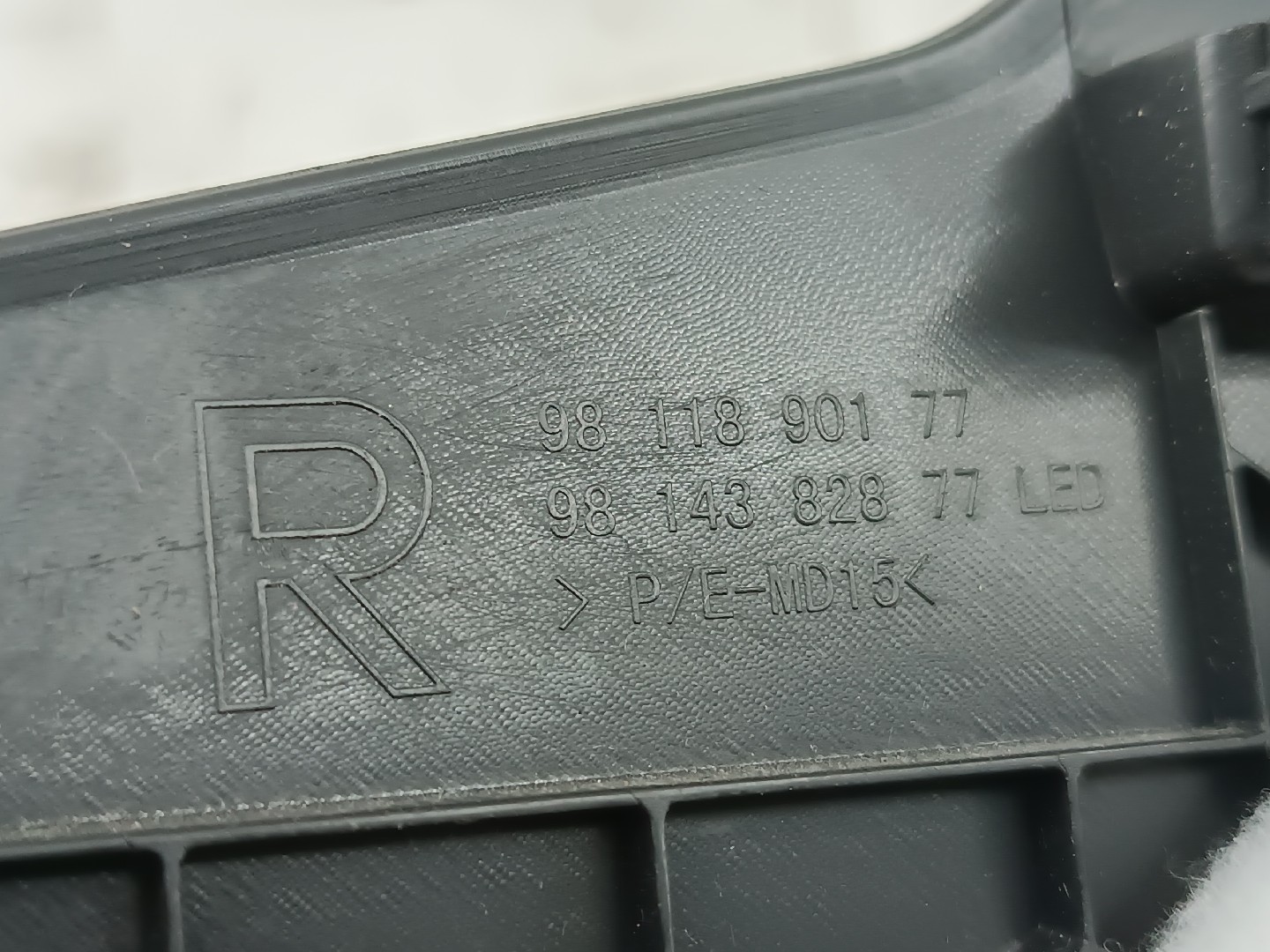 Acabamento de consola central PEUGEOT 3008 SUV (M_) | 16 -  Imagem-2