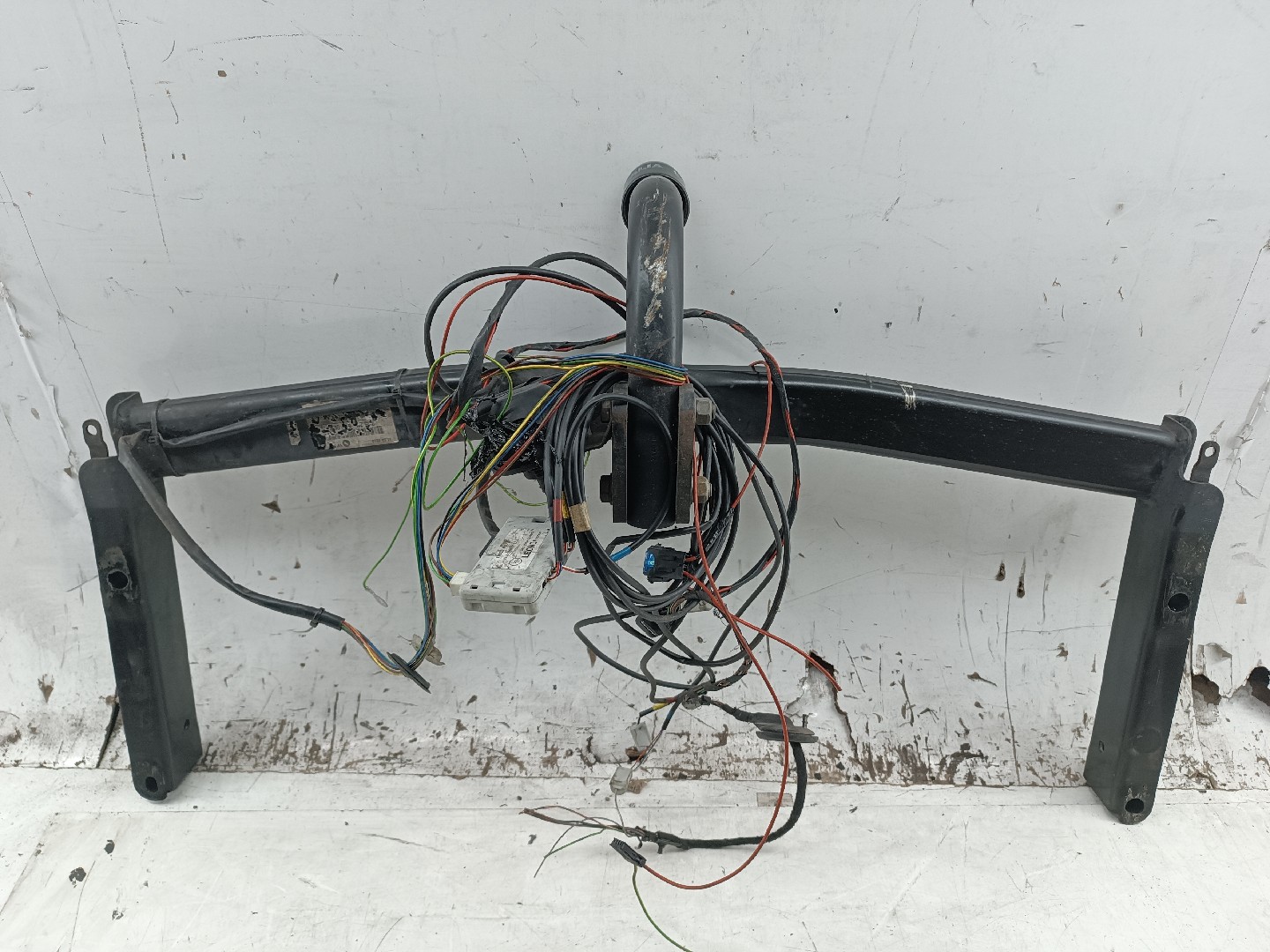 Barra / Suporte de bola de reboque AUDI A4 Avant (8E5, B6) | 00 - 05