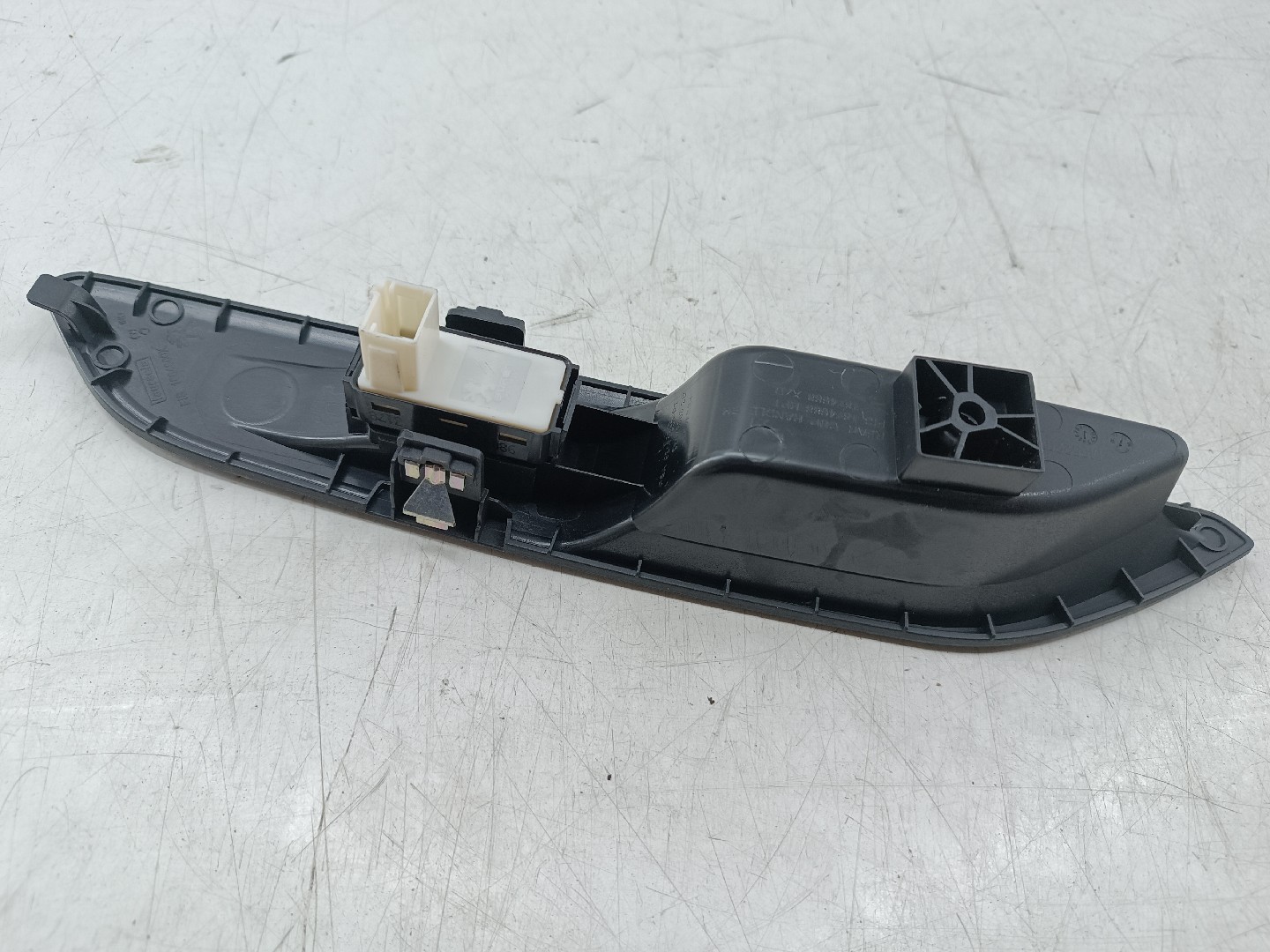 Comutador de vidro traseiro direito PEUGEOT 5008 II | 16 -  Imagem-1