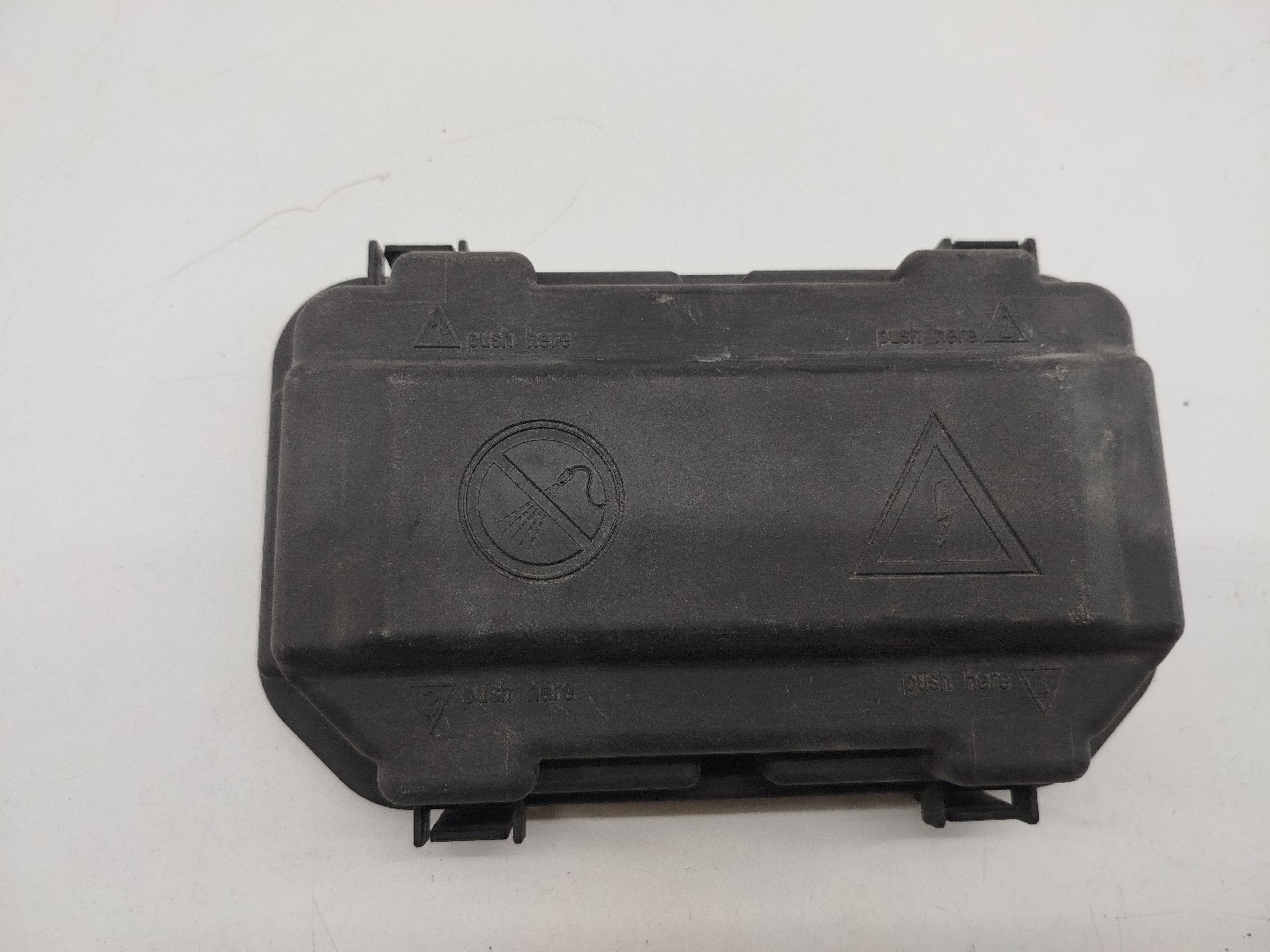 Tampa de caixa de fusiveis BMW 1 (F21) | 11 - 