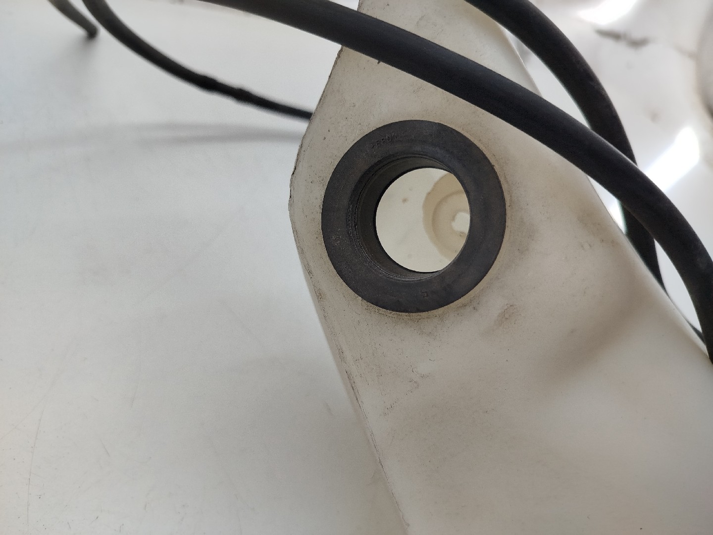 Reservatório de água do limpa para-brisas RENAULT MEGANE III Hatchback (BZ0/1_) | 08 -  Imagem-2