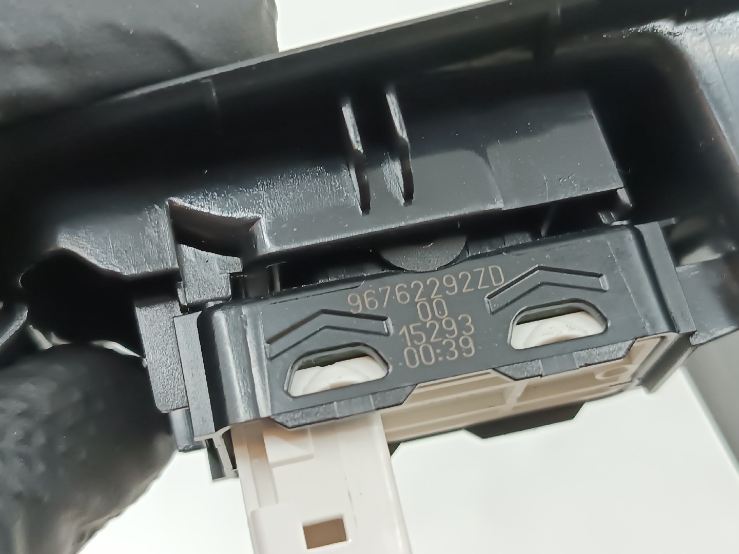 Comutador de vidro traseiro direito PEUGEOT 308 SW II | 14 -  Imagem-1