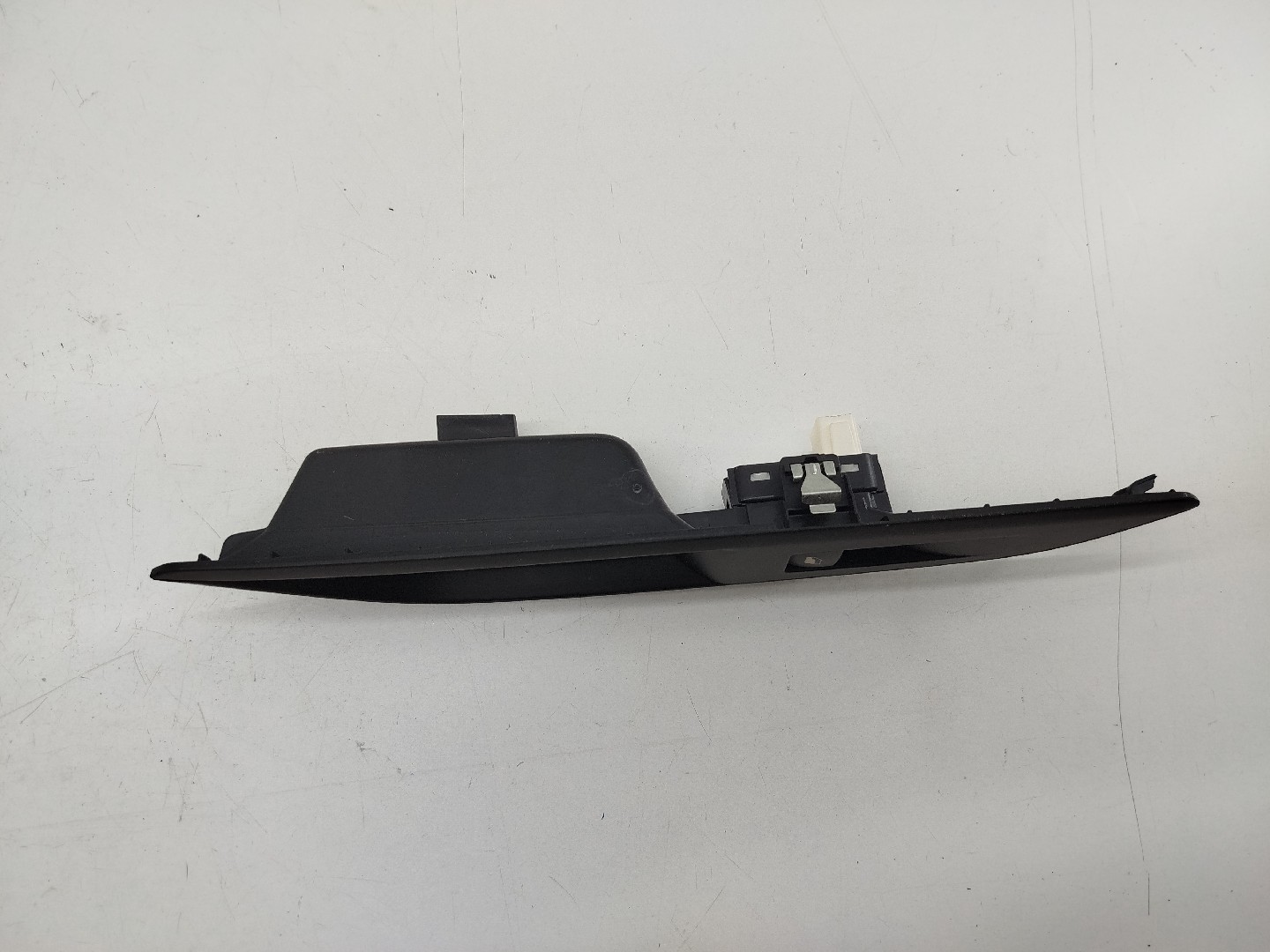 Comutador de vidro traseiro direito PEUGEOT 5008 II | 16 -  Imagem-1