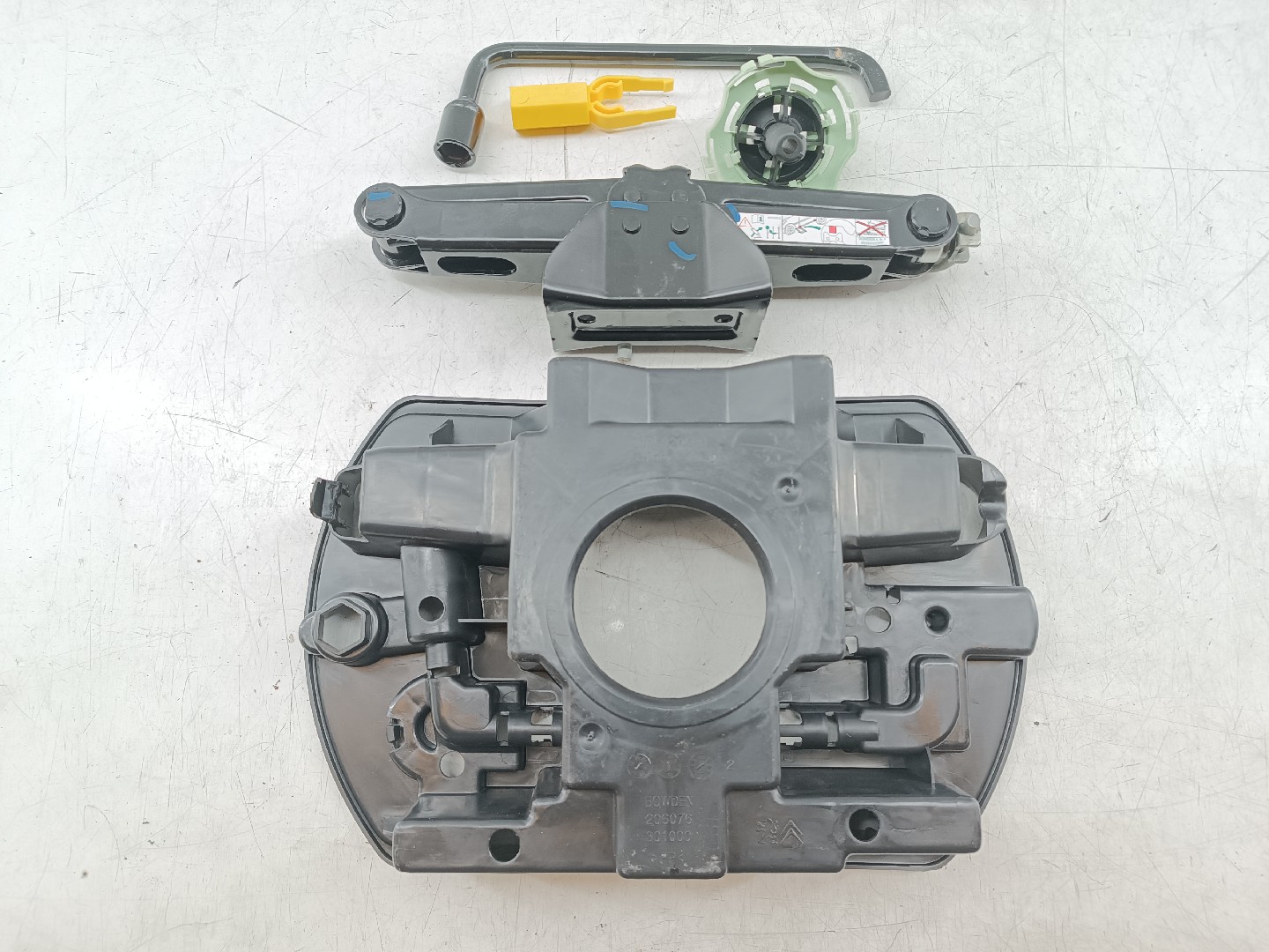 Kit pneu suplente PEUGEOT 308 SW II | 14 - 