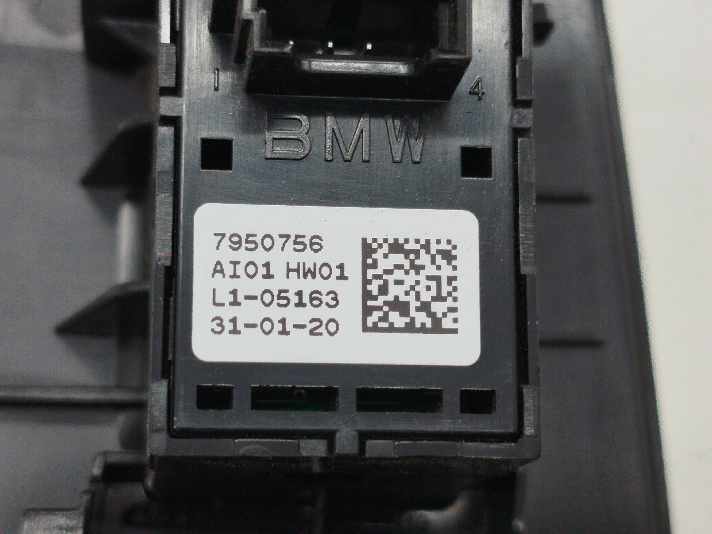 Comutador de vidro frente direito BMW 1 (F40) | 19 -  Imagem-3