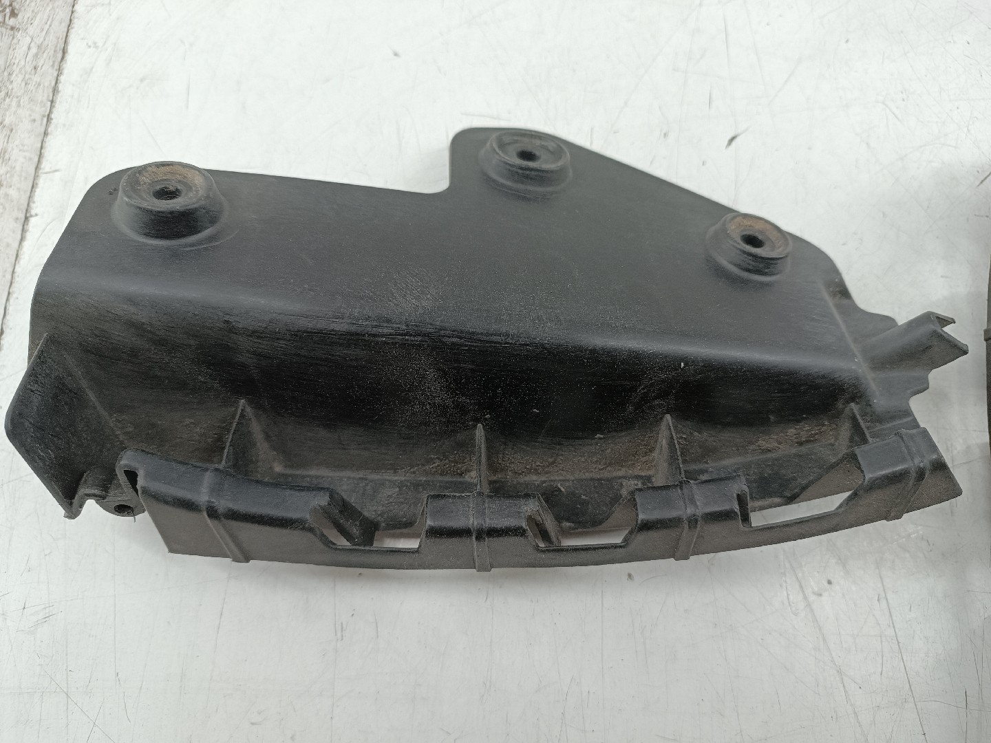 Guia de para-choques AUDI A3 (8P1) | 03 - 13 Imagem-1