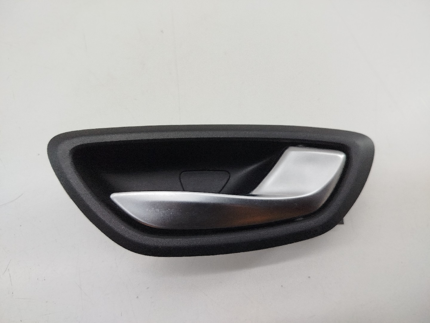 Puxador interior de porta traseira direita RENAULT MEGANE IV Hatchback (B9A/M/N_) | 15 - 