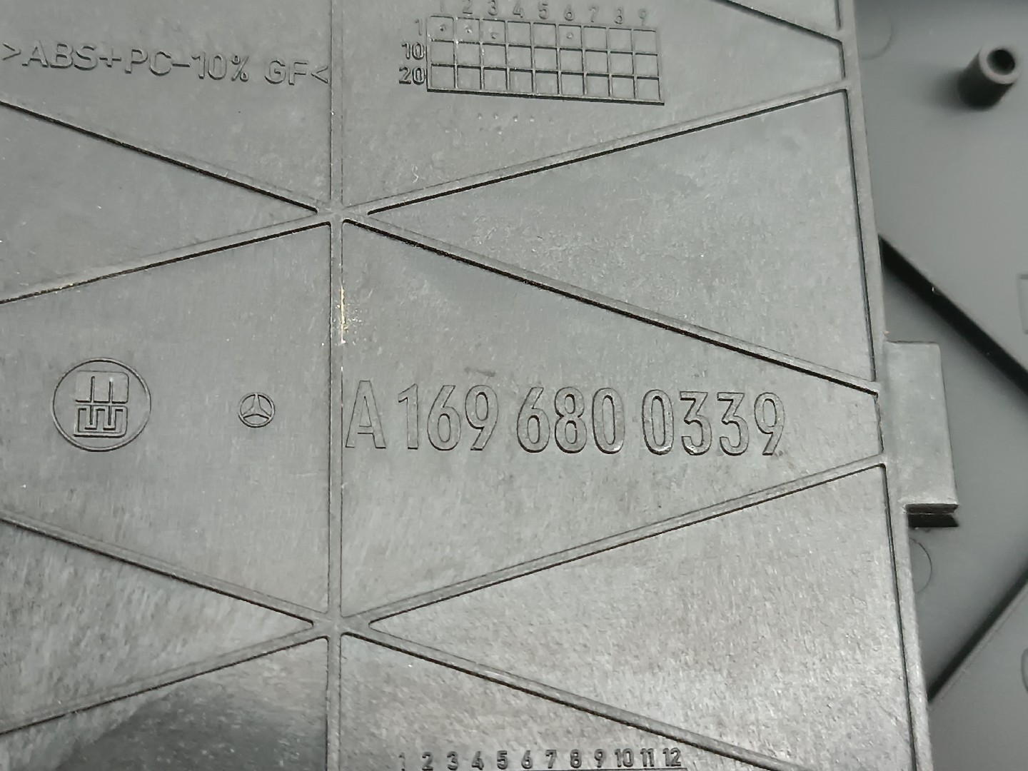 Moldura de consola central MERCEDES-BENZ A-CLASS (W169) | 04 - 12 Imagem-1