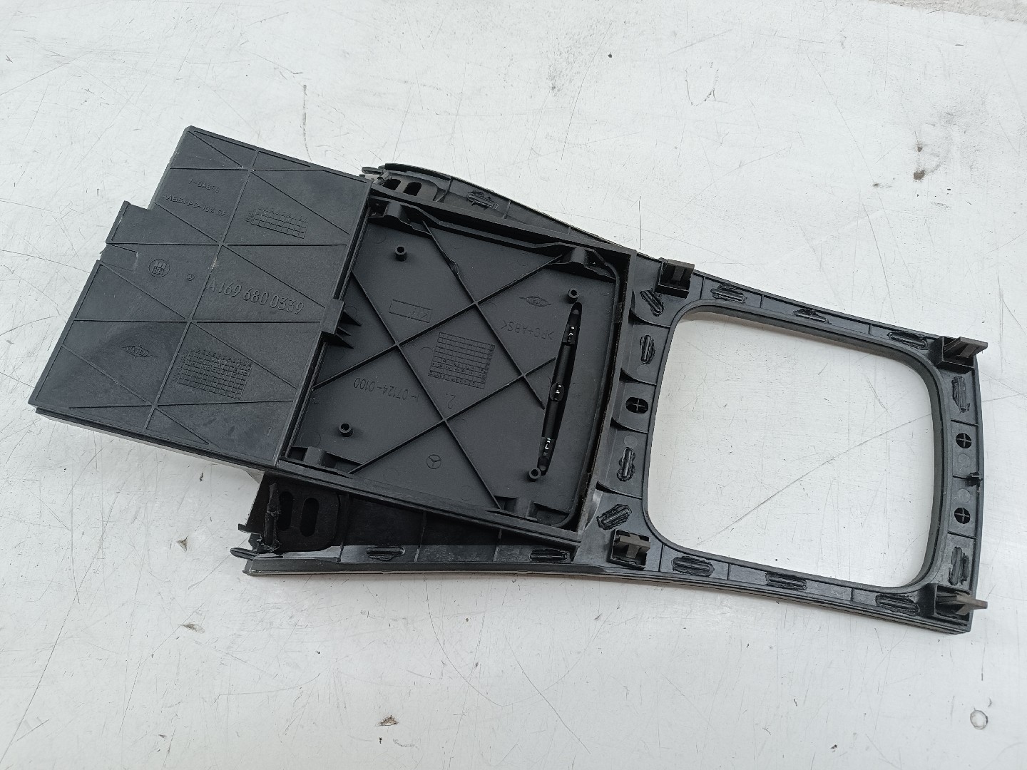 Moldura de consola central MERCEDES-BENZ A-CLASS (W169) | 04 - 12 Imagem-2