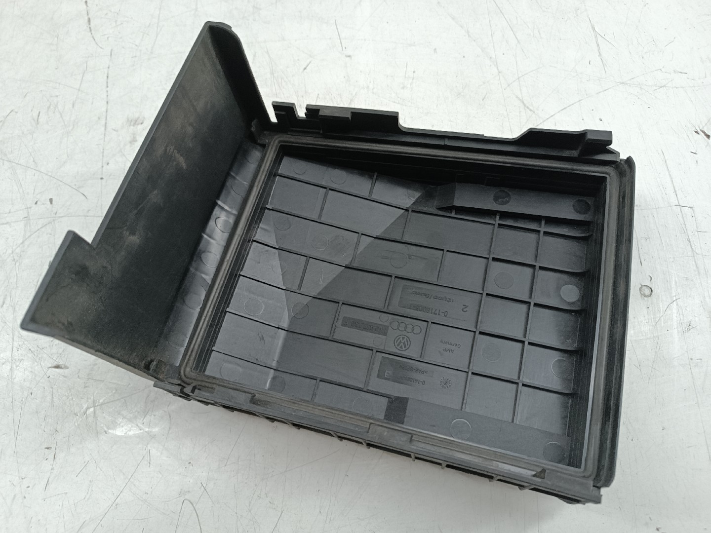 Tampa de caixa de fusiveis VOLKSWAGEN PASSAT (3C2) | 05 - 10 Imagem-2