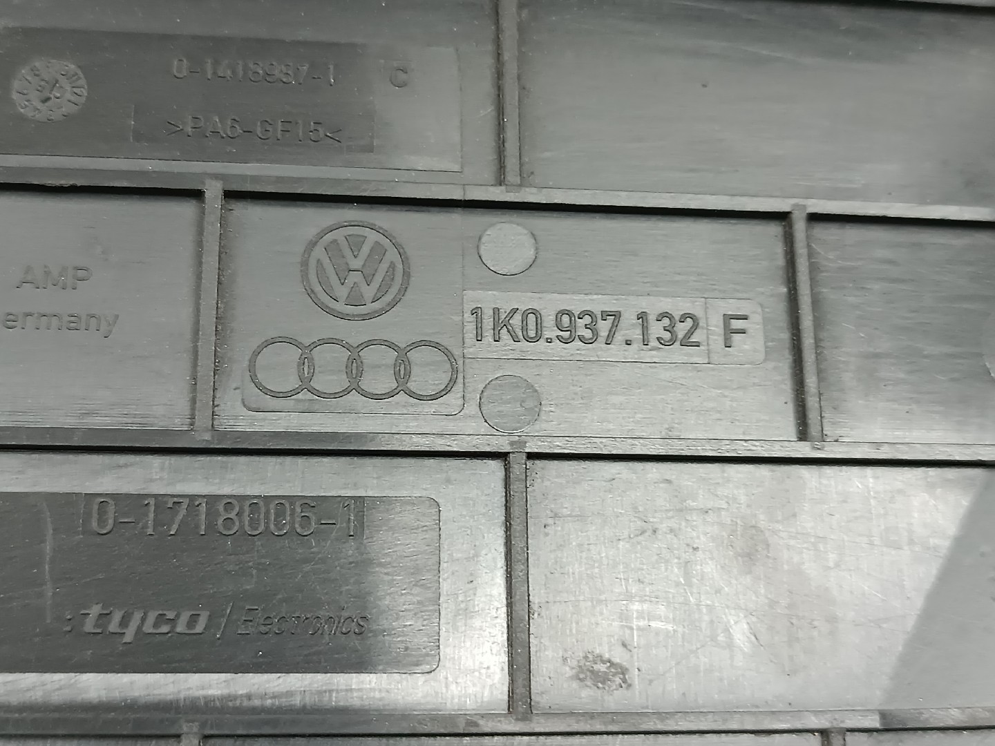 Tampa de caixa de fusiveis VOLKSWAGEN PASSAT (3C2) | 05 - 10 Imagem-1