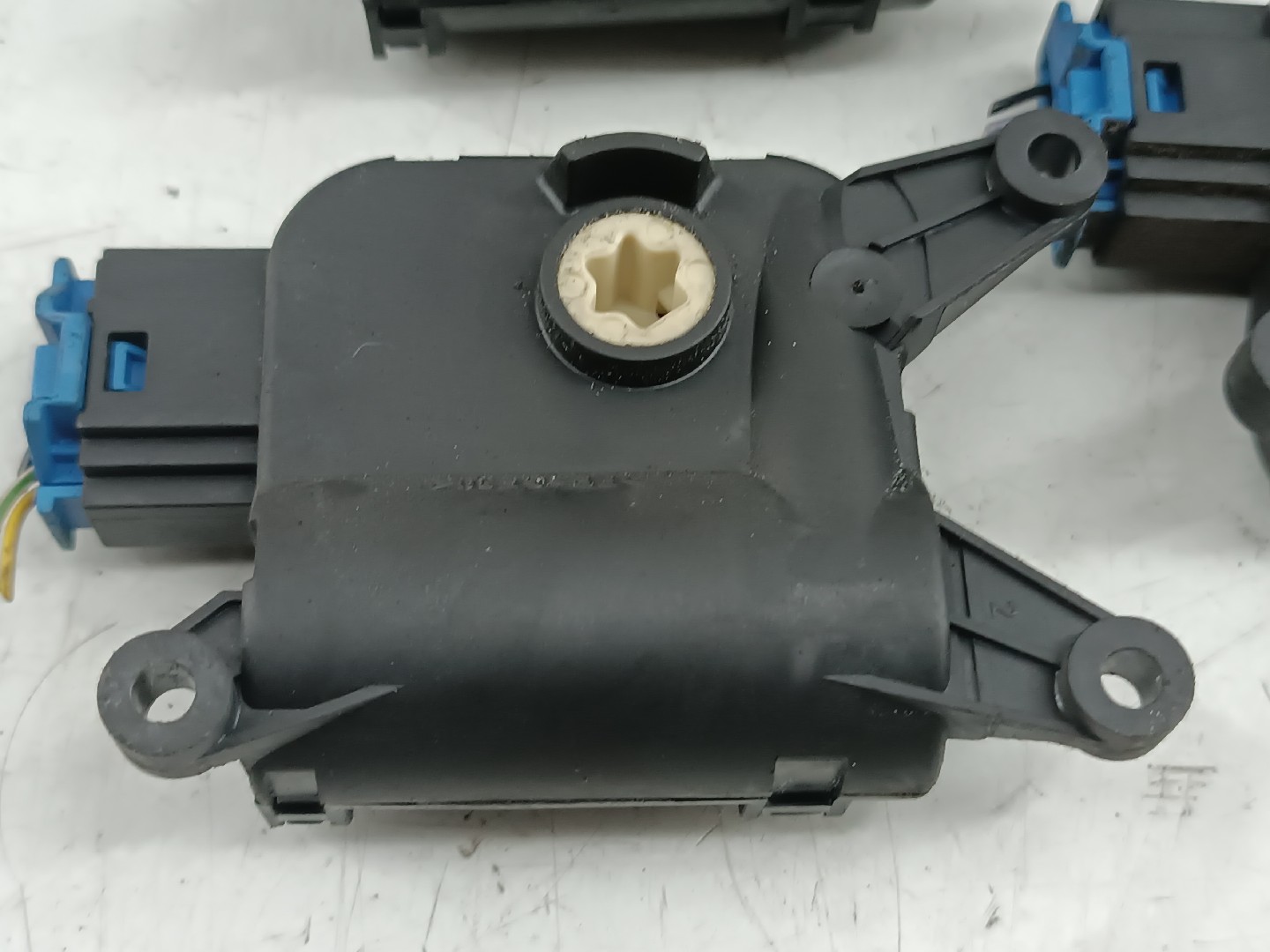 Motores atuadores de sofagem VOLKSWAGEN PASSAT (3C2) | 05 - 10 Imagem-1