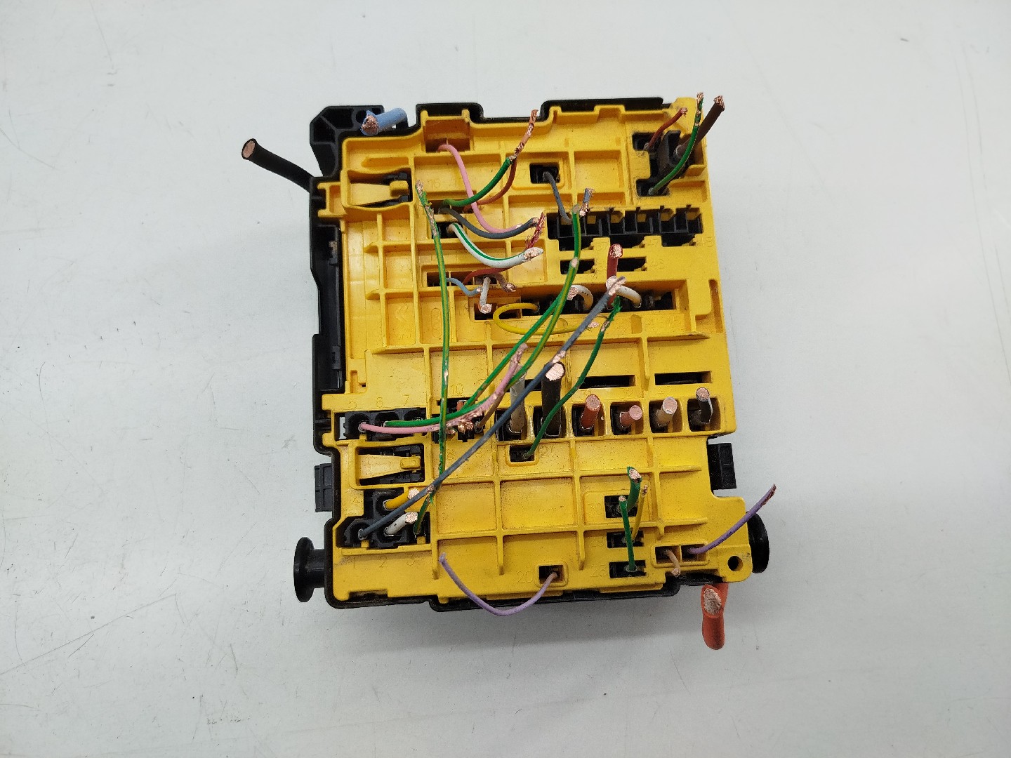 Caixa de fusíveis e relés PEUGEOT 308 SW II | 14 -  Imagem-2