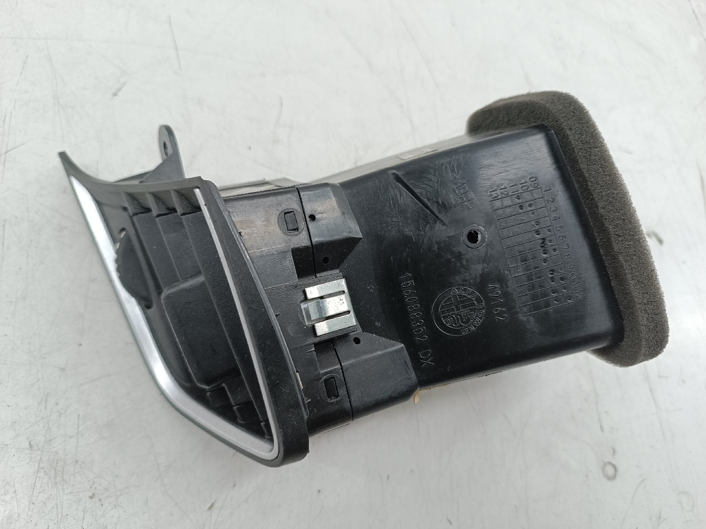 Difusor de ar direito ALFA ROMEO GIULIETTA (940_) | 10 - 