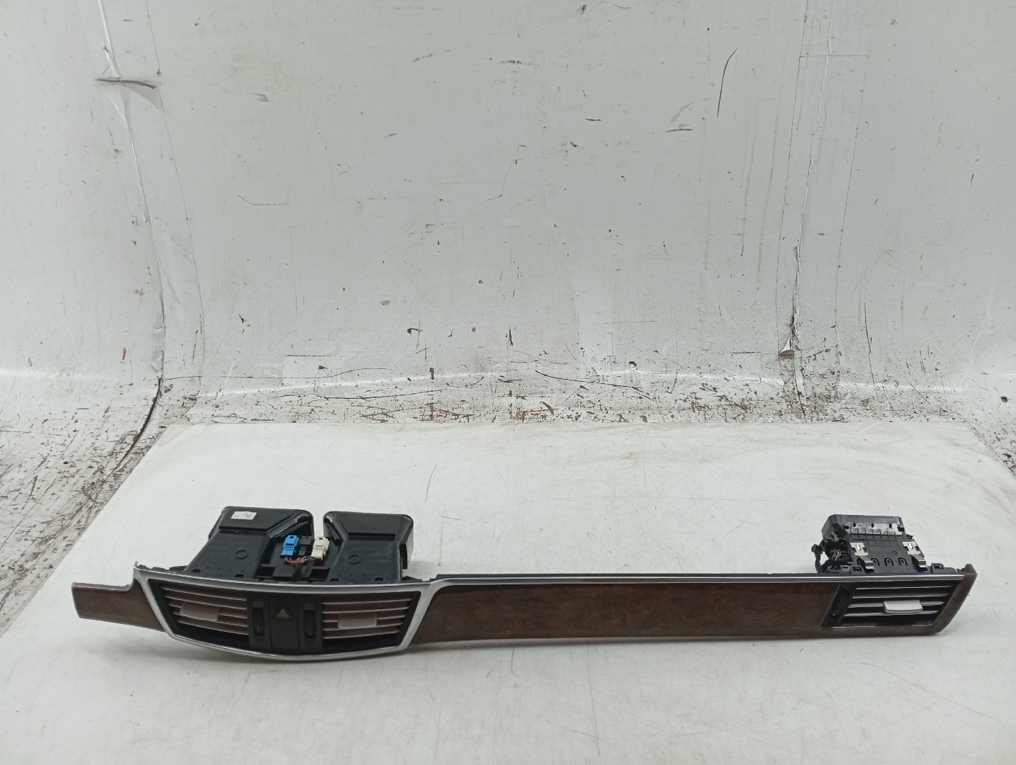 Friso do Tablier MERCEDES-BENZ E-CLASS (W212) | 09 - 16 Imagem-2