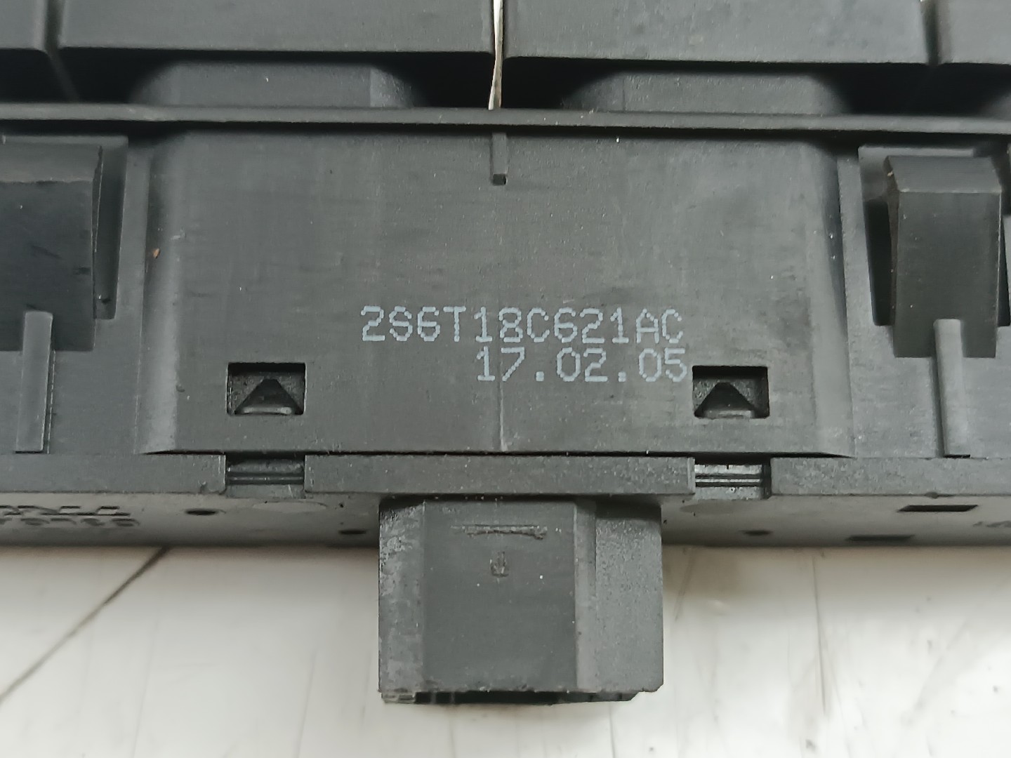 Botão desembaciador de vidro traseiro FORD FUSION (JU_) | 02 - 12 Imagem-1