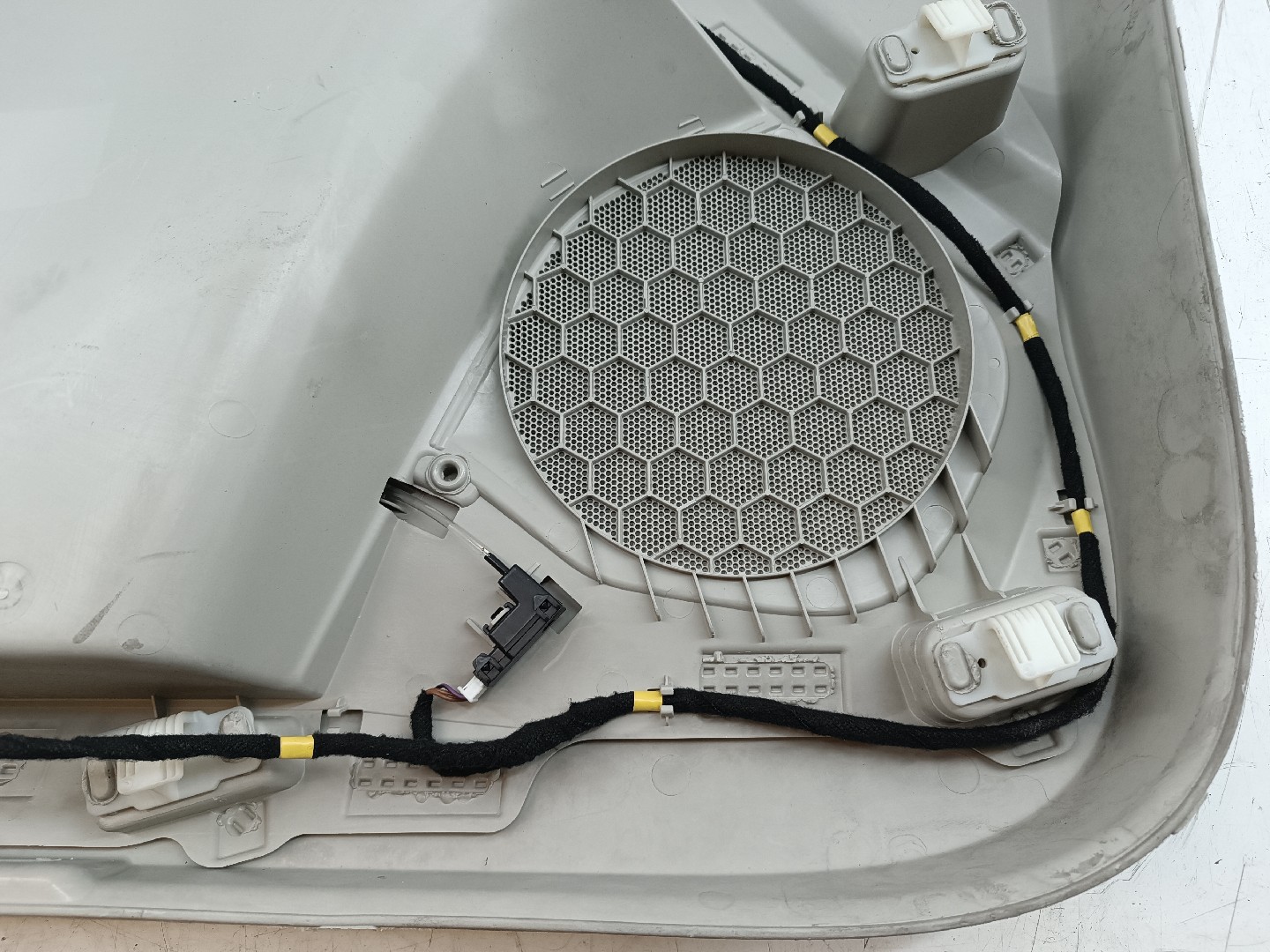 Quartela de porta frente direita VOLVO V40 Hatchback (525, 526) | 12 -  Imagem-1