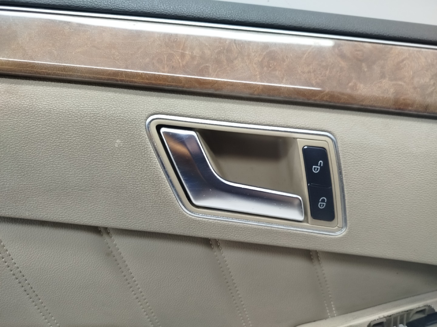 Quartela de porta frente esquerda MERCEDES-BENZ E-CLASS (W212) | 09 - 16 Imagem-1