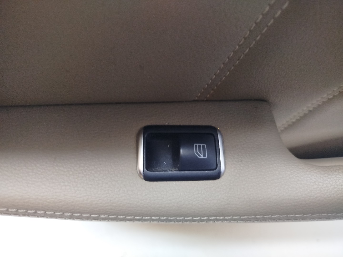 Quartela de porta trás direita MERCEDES-BENZ E-CLASS (W212) | 09 - 16 Imagem-2