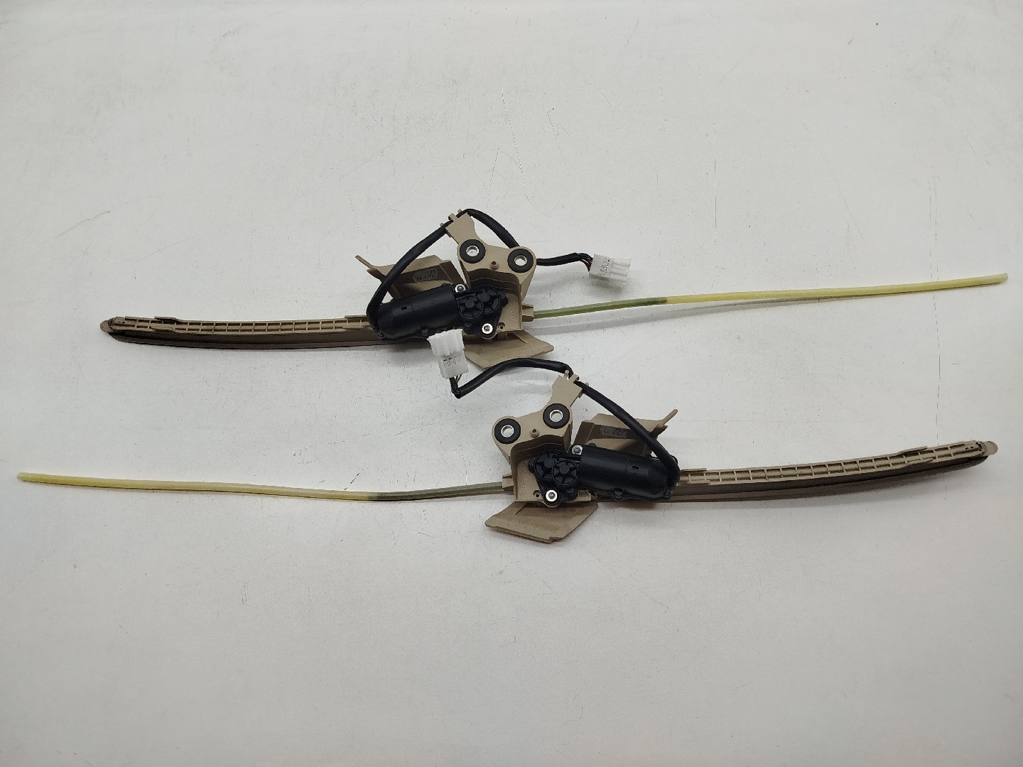 Mecanismo de cortina da mala MERCEDES-BENZ E-CLASS (W212) | 09 - 16 Imagem-1