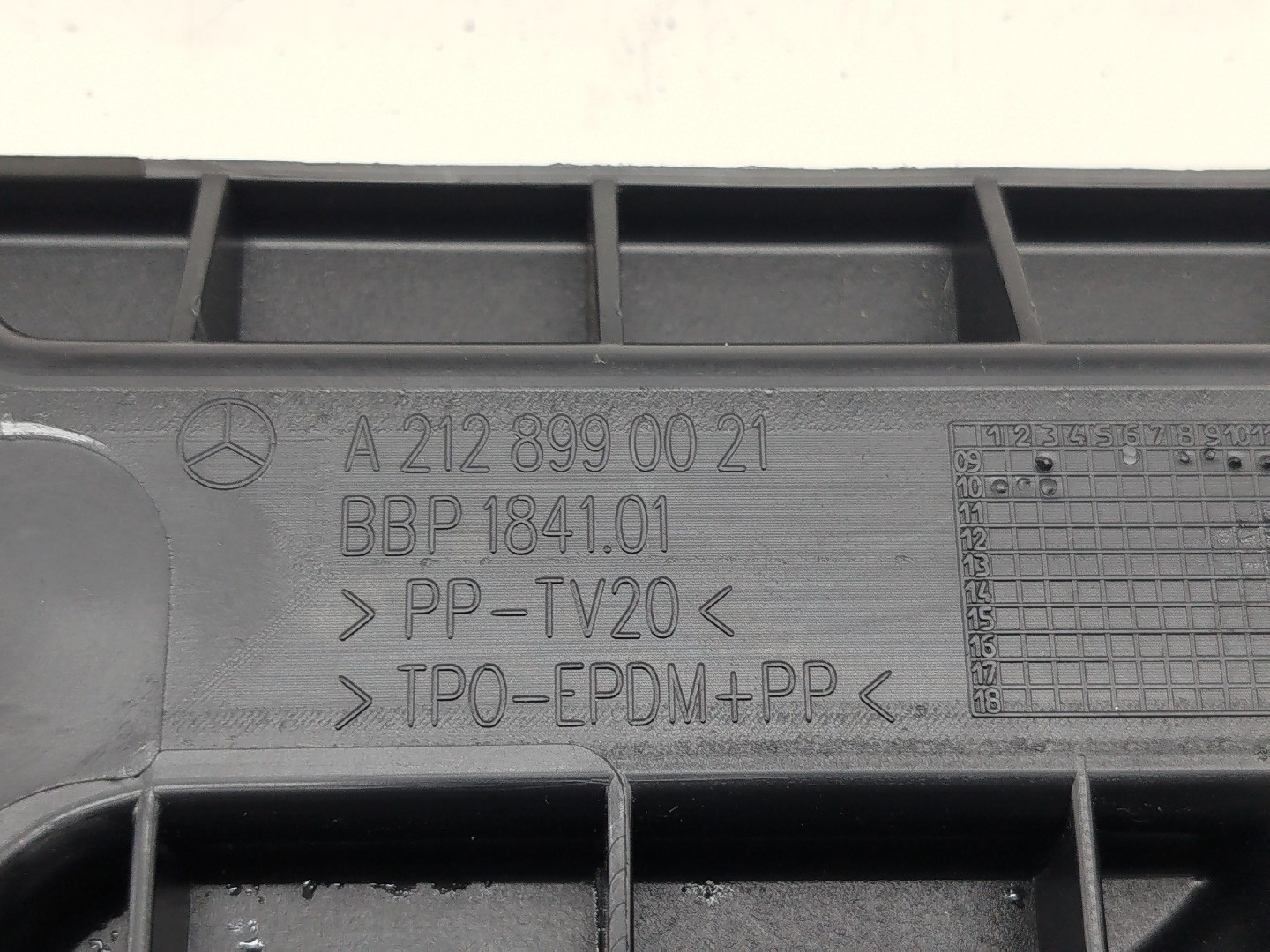 Cobertura inferior da mala MERCEDES-BENZ E-CLASS (W212) | 09 - 16 Imagem-2