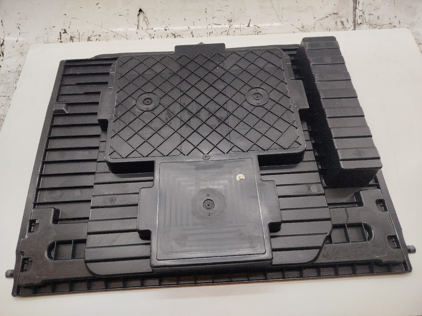 Cobertura inferior da mala MERCEDES-BENZ E-CLASS (W212) | 09 - 16 Imagem-1