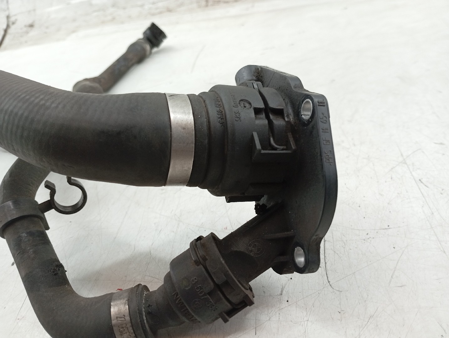 Carcaça de termostato BMW 3 (F30, F80) | 11 - 18 Imagem-1