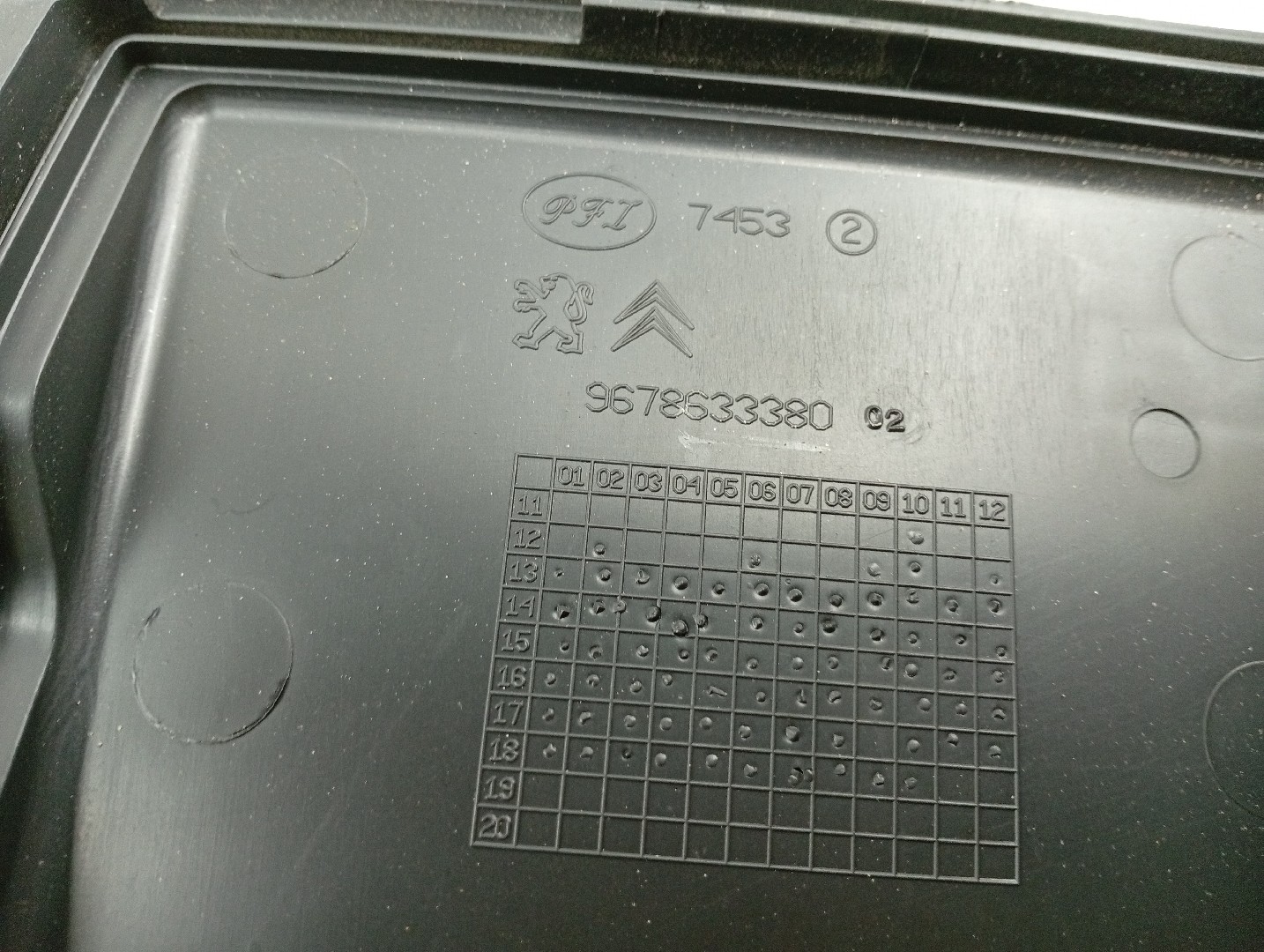 Caixa de fusíveis e relés PEUGEOT 3008 SUV (M_) | 16 -  Imagem-1