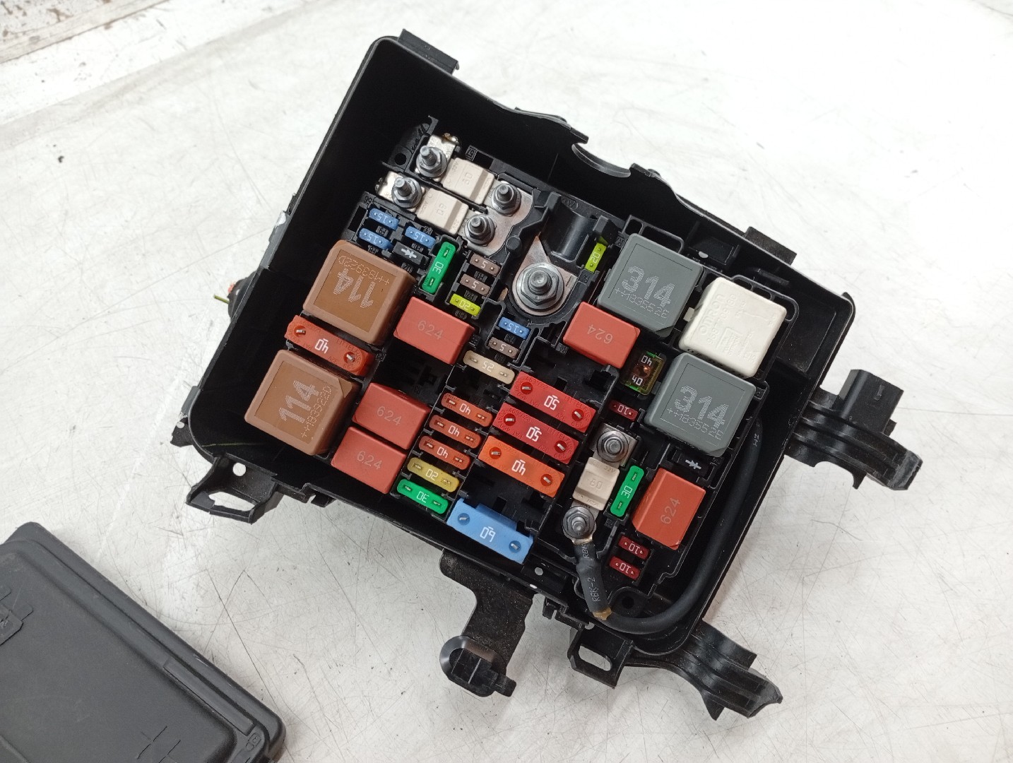 Caixa de fusíveis e relés PEUGEOT 3008 SUV (M_) | 16 -  Imagem-2