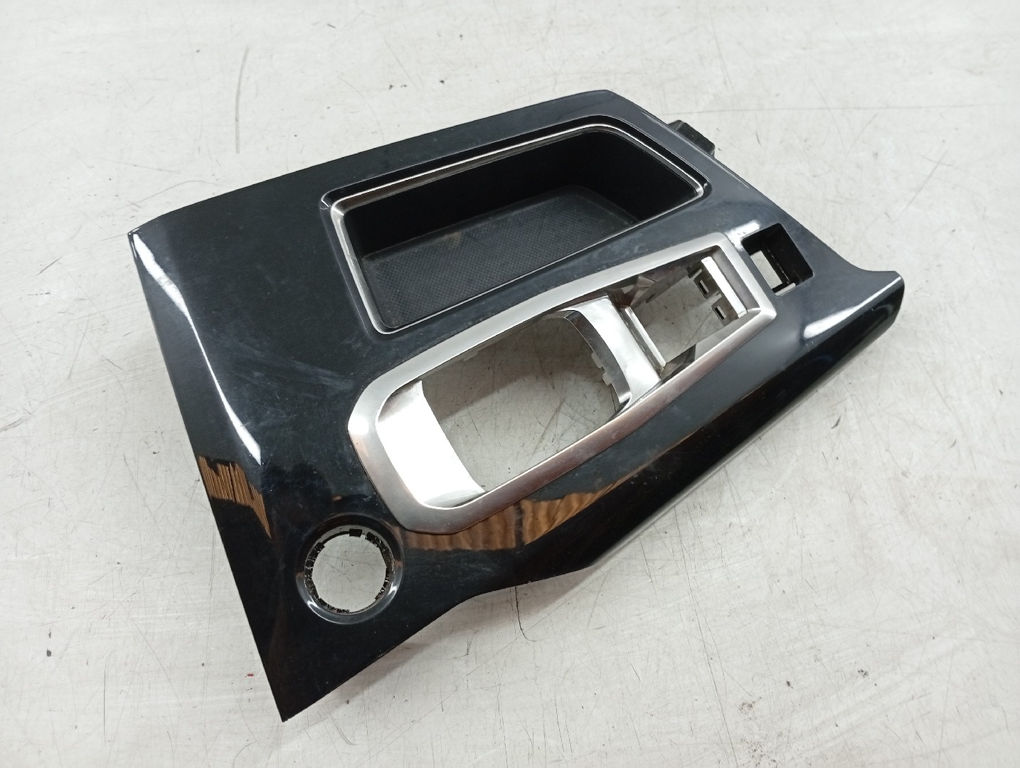 Moldura Consola Central PEUGEOT 3008 SUV (M_) | 16 -  Imagem-1