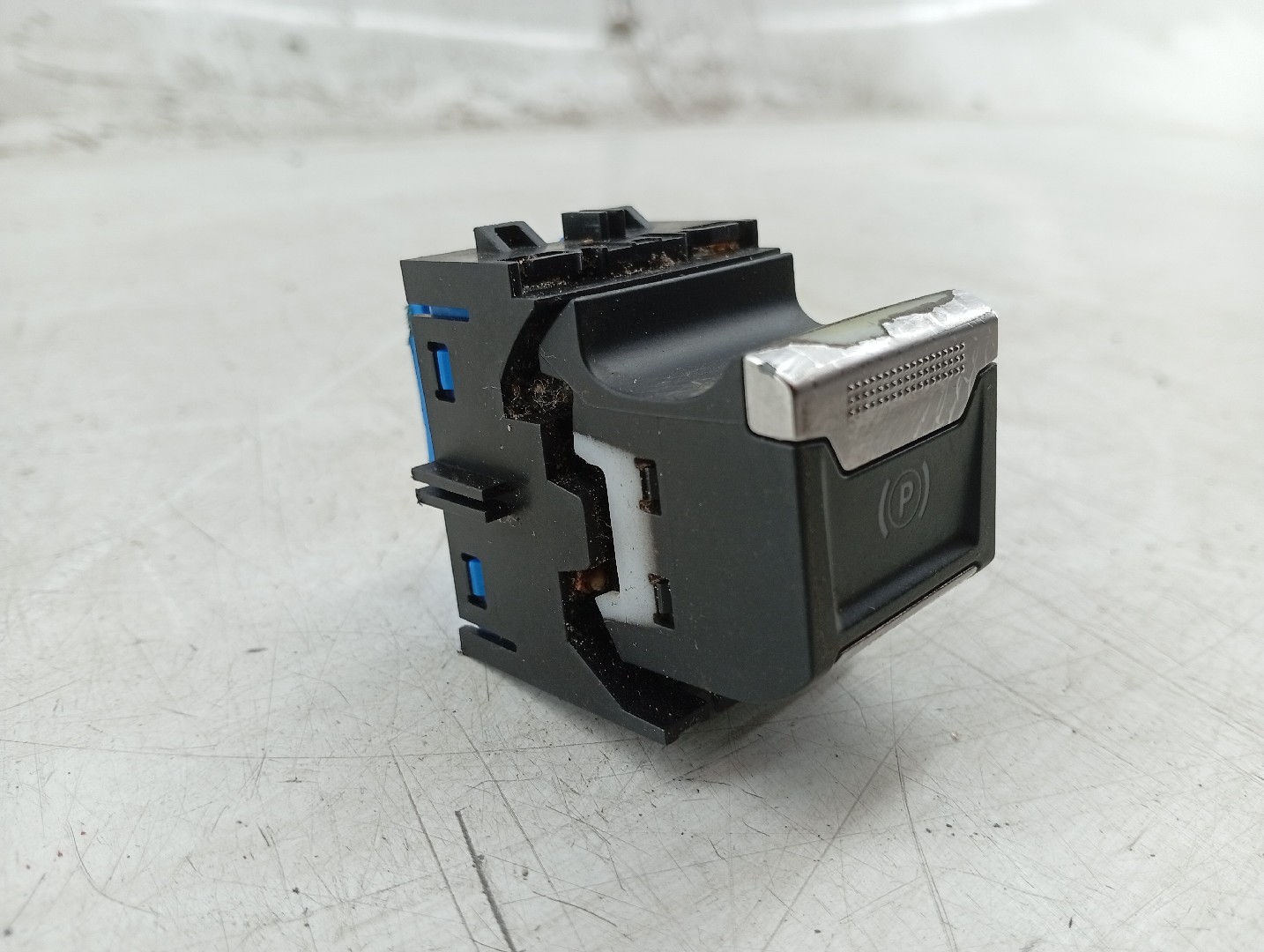 Botão de travão de parque PEUGEOT 3008 SUV (M_) | 16 -  Imagem-1