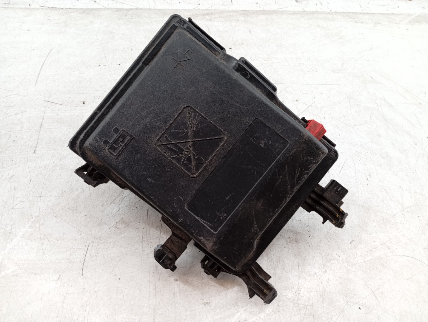 Caixa de fusíveis e relés PEUGEOT 3008 SUV (M_) | 16 -  Imagem-4