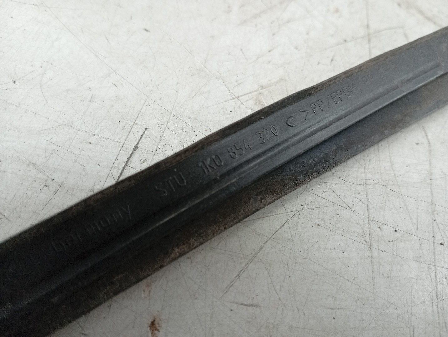 Acabamento de Para-brisas VOLKSWAGEN GOLF V (1K1) | 03 - 09 Imagem-2