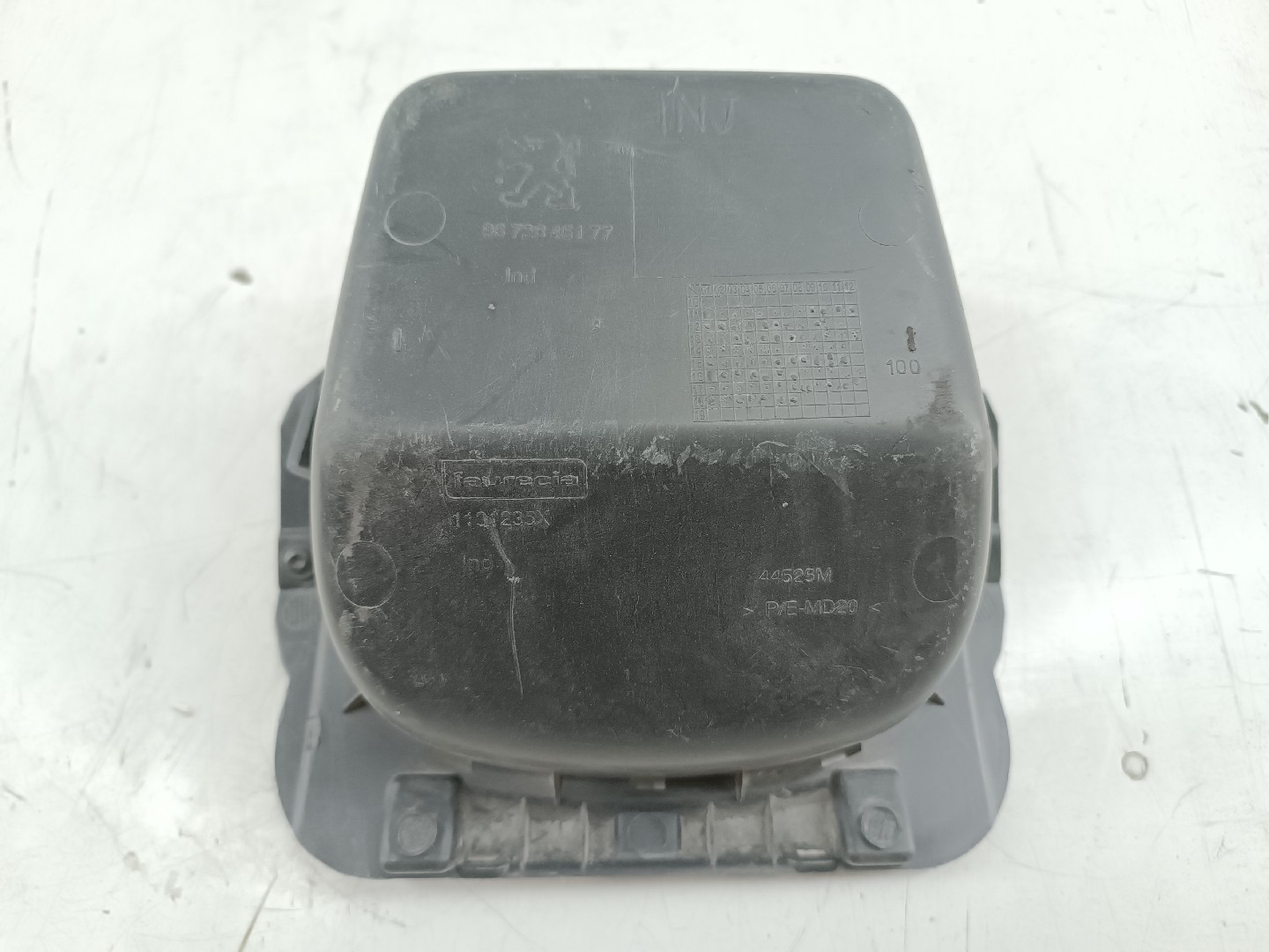 Caixa de arrumação PEUGEOT 208 I (CA_, CC_) | 12 - 