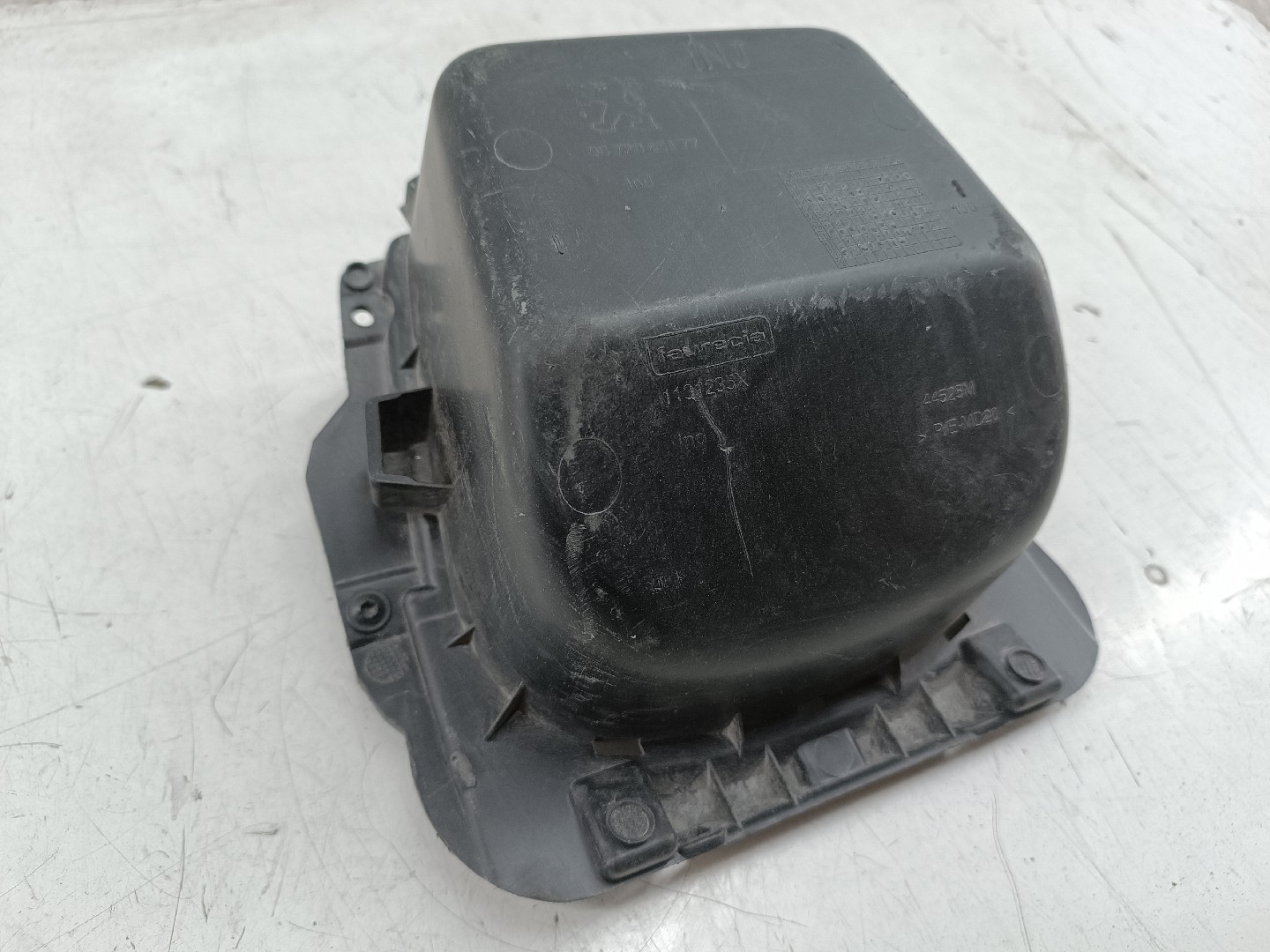 Caixa de arrumação PEUGEOT 208 I (CA_, CC_) | 12 -  Imagem-2