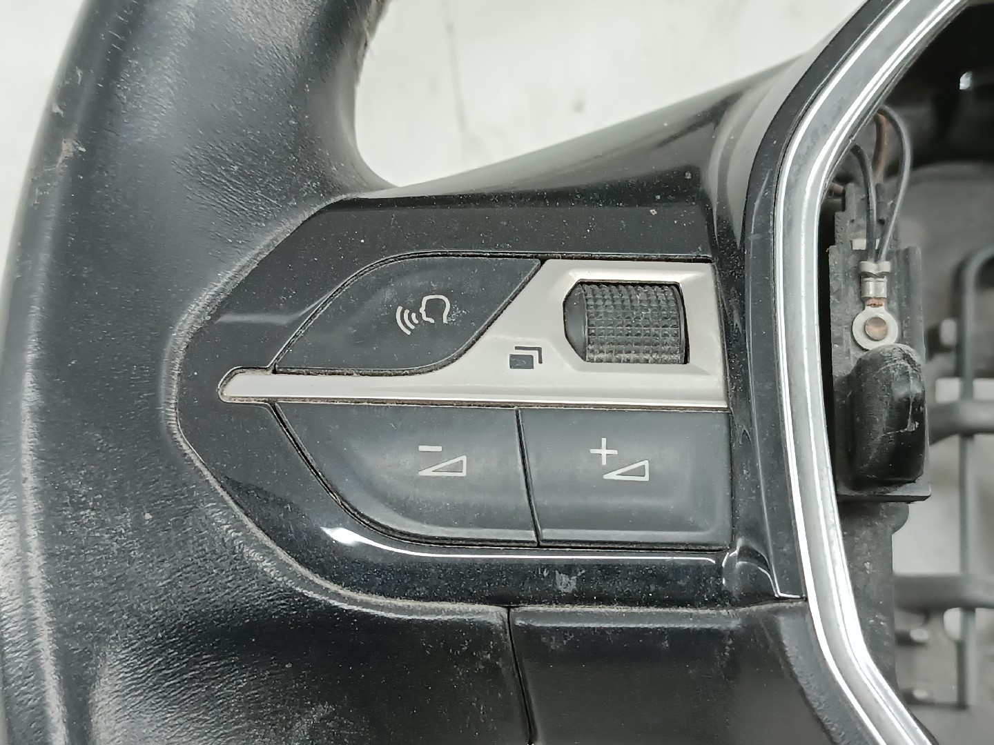 Volante PEUGEOT 3008 SUV (M_) | 16 -  Imagem-4