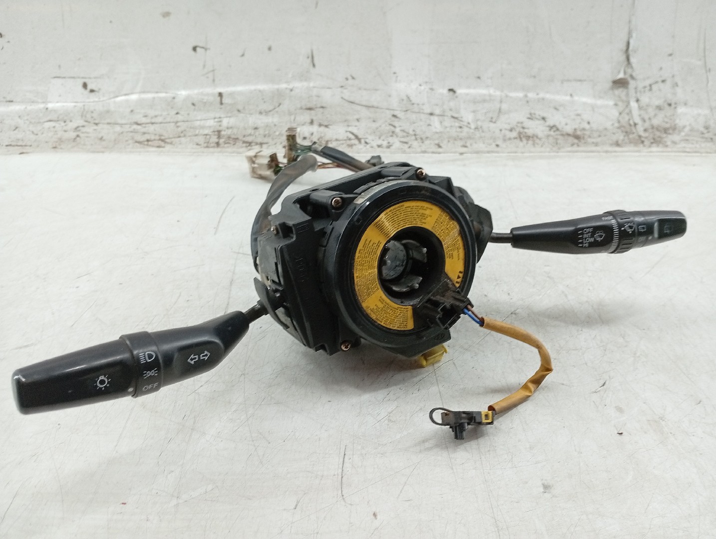 Comutador luzes,piscas,limp vidros e fita airbag HYUNDAI H-1 / STAREX Veículo multiuso (A1) | 97 -  Imagem-1