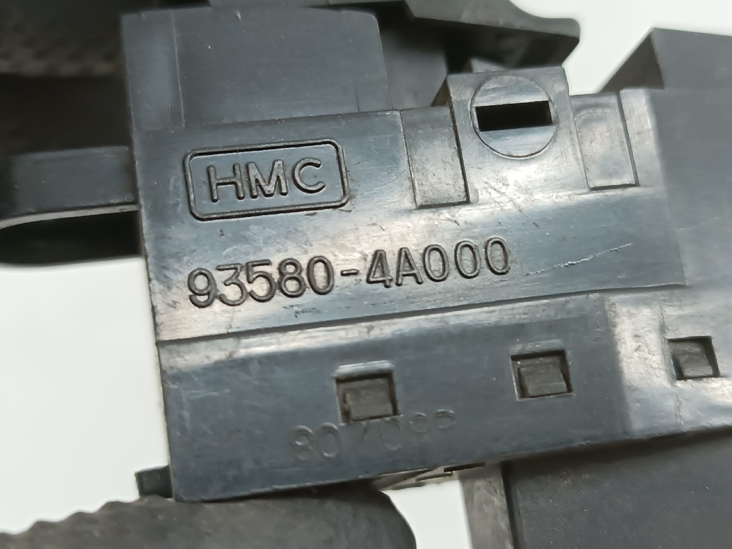 Comutador de vidro frente direito HYUNDAI H-1 / STAREX Veículo multiuso (A1) | 97 -  Imagem-1