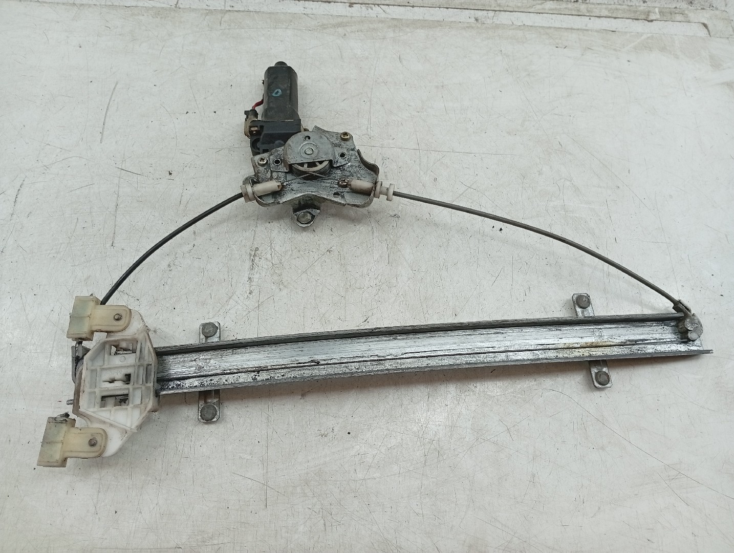 Motor e elevador de vidro frente direito HYUNDAI H-1 / STAREX Veículo multiuso (A1) | 97 -  Imagem-3