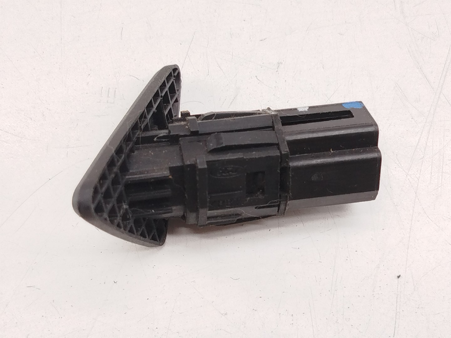 Botão de abertura da mala FORD FOCUS (DAW, DBW) | 98 - 09 Imagem-1