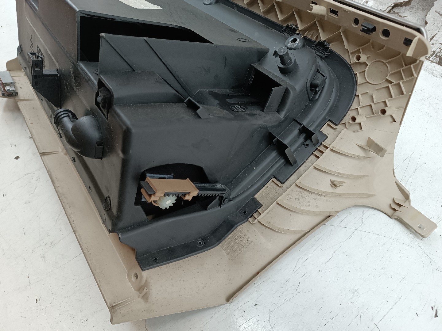 Porta luvas VOLKSWAGEN EOS (1F7, 1F8) | 06 - 15 Imagem-1