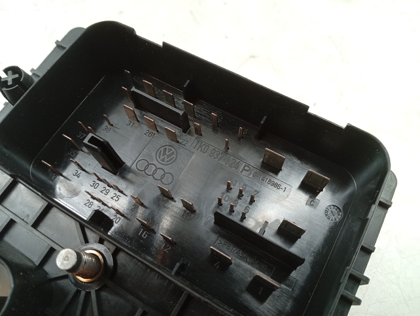 Caixa de Fusíveis VOLKSWAGEN EOS (1F7, 1F8) | 06 - 15 Imagem-1