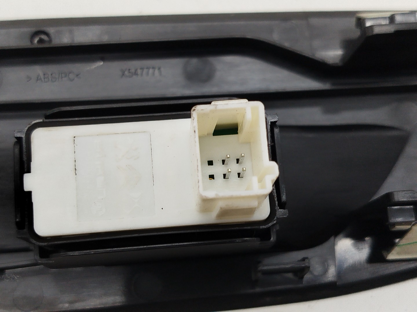 Comutador de vidro frente direito PEUGEOT 308 III Imagem-4