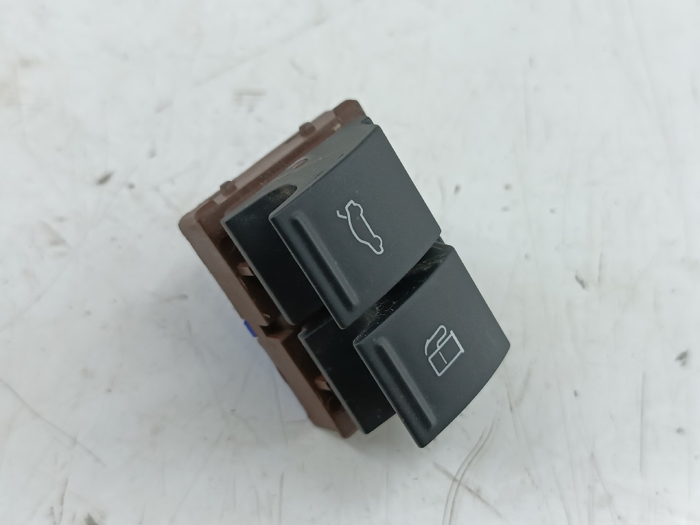 Botão de abertura da tampa do combustível VOLKSWAGEN EOS (1F7, 1F8) | 06 - 15 Imagem-3