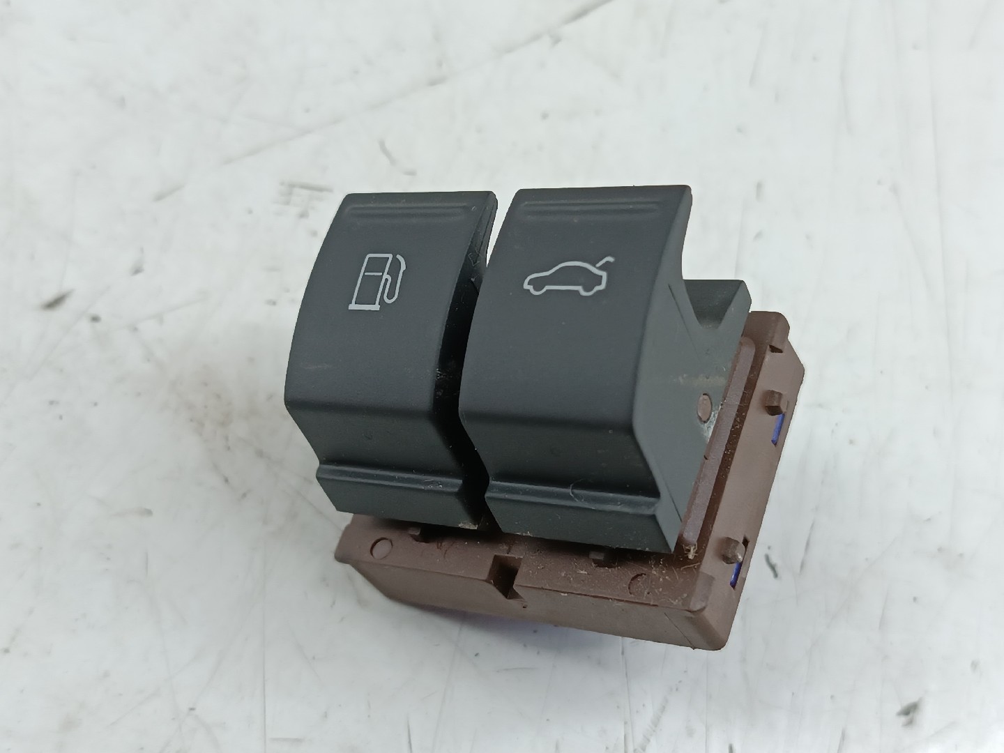 Botão de abertura da tampa do combustível VOLKSWAGEN EOS (1F7, 1F8) | 06 - 15 Imagem-4